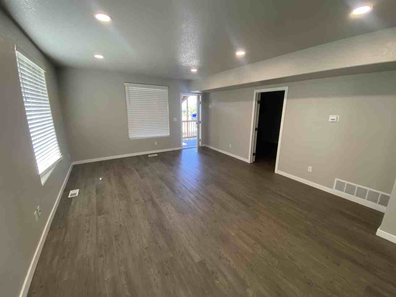 822 4th St #A - Photo 4 of 11