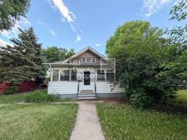 featured image of 933 E 5th Ave