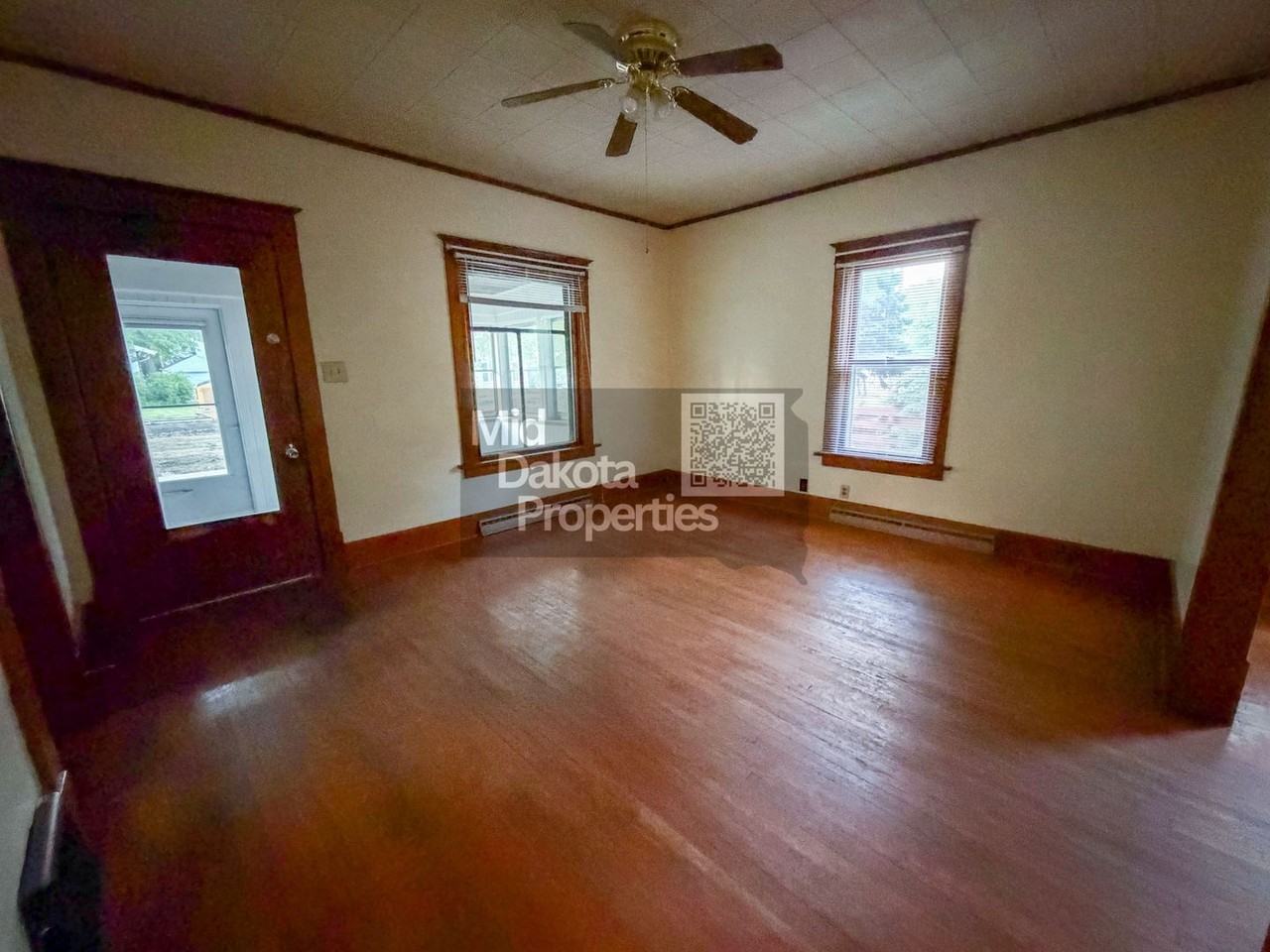 933 E 5th Ave - Photo 4 of 22