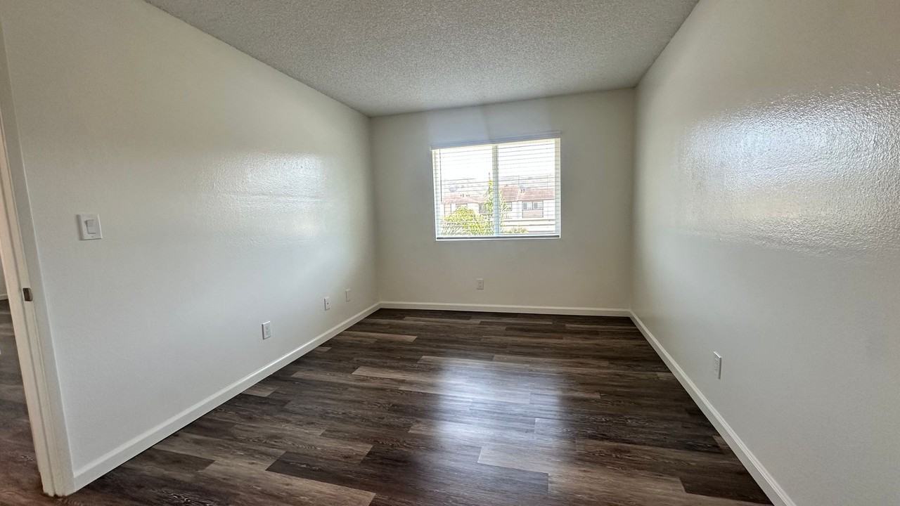 Chestnut Village Apartments - Photo 5 of 16