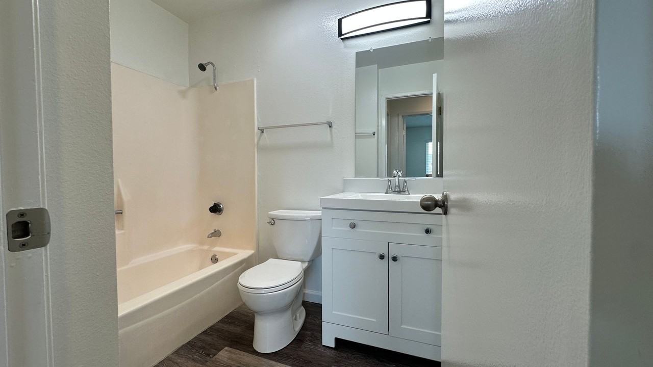 Chestnut Village Apartments - Photo 7 of 16