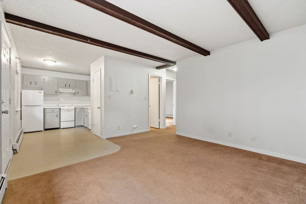 Comfortable 2 bedroom 1 bath. - Photo 3 of 49