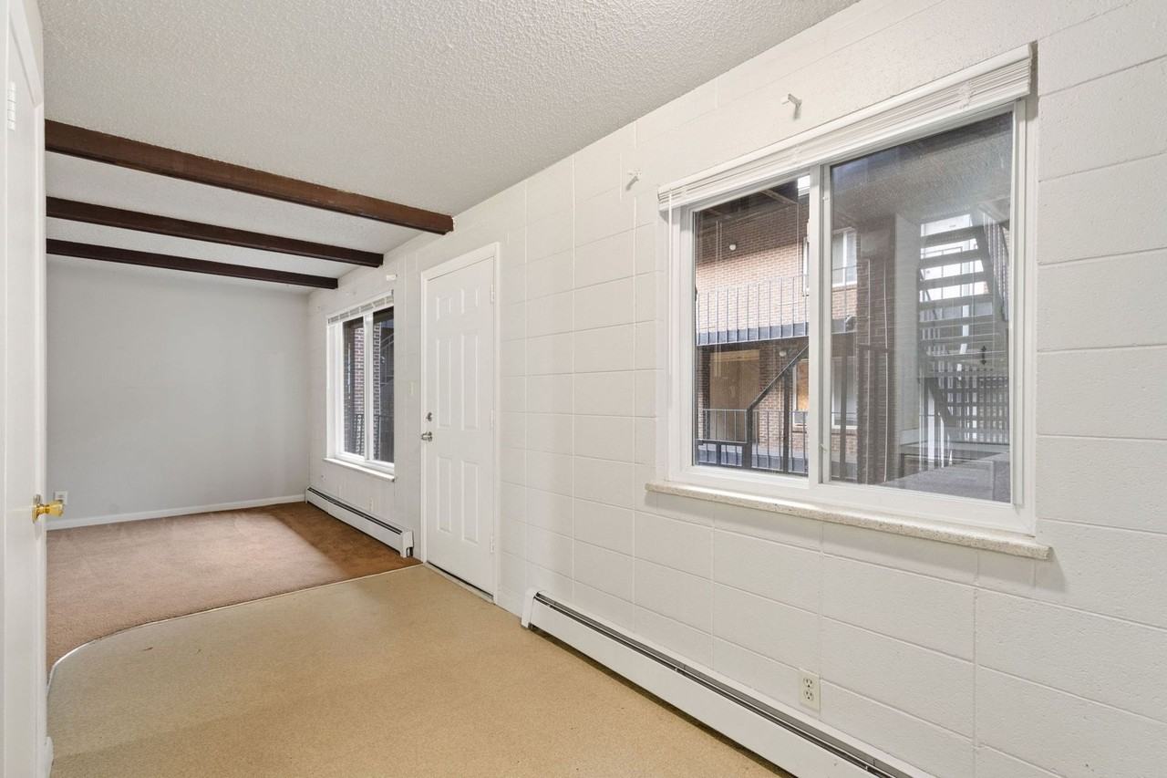 Comfortable 2 bedroom 1 bath. - Photo 4 of 49