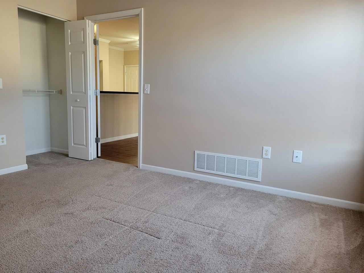 50 Hunt Club Dr #50-302 - Photo 4 of 20