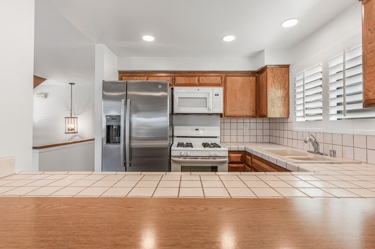 221 Rossmore Dr #1 - Photo 4 of 16