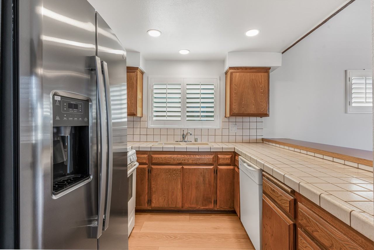 221 Rossmore Dr #1 - Photo 5 of 16