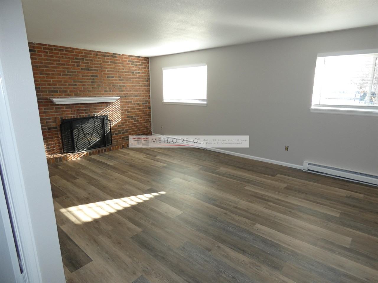 890 Lilac St - Photo 4 of 11
