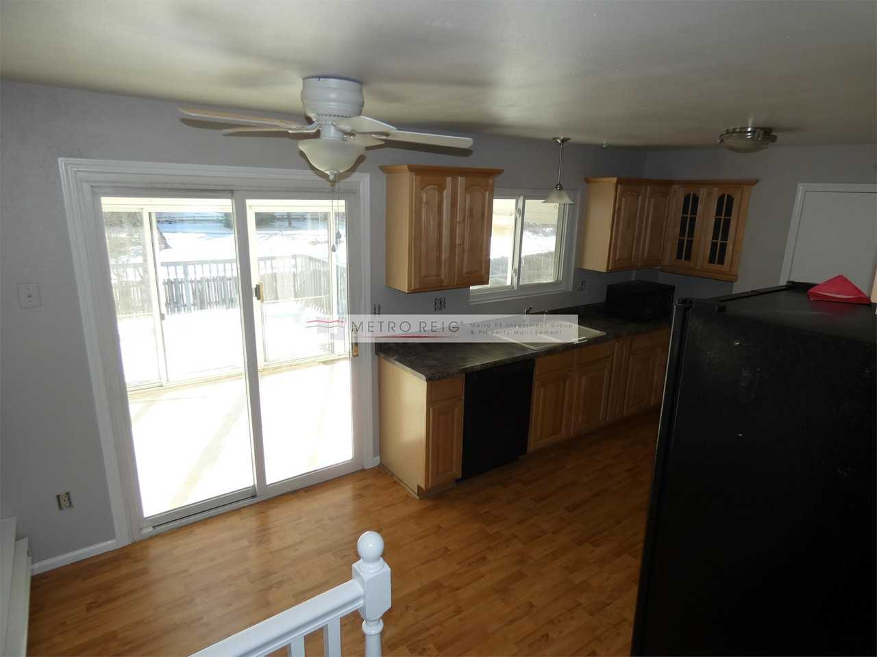 890 Lilac St - Photo 6 of 11