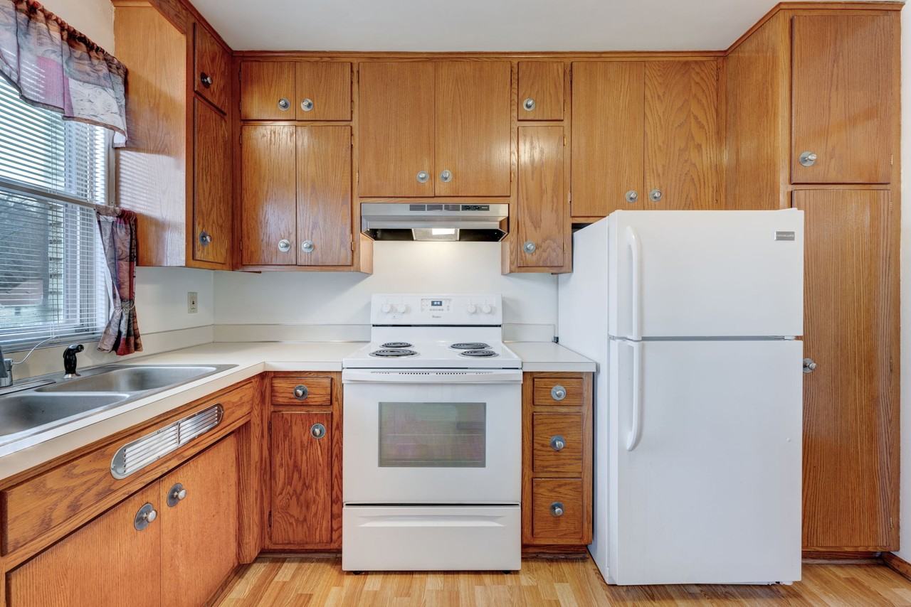 1344 Saint Paul AvenueApt 15 #1344-15 - Photo 3 of 13