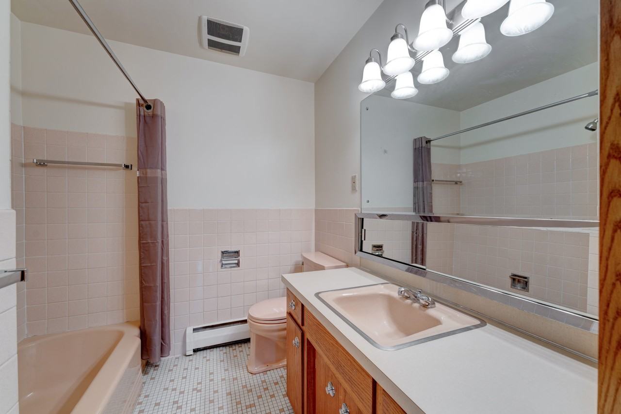 1344 Saint Paul AvenueApt 15 #1344-15 - Photo 4 of 13