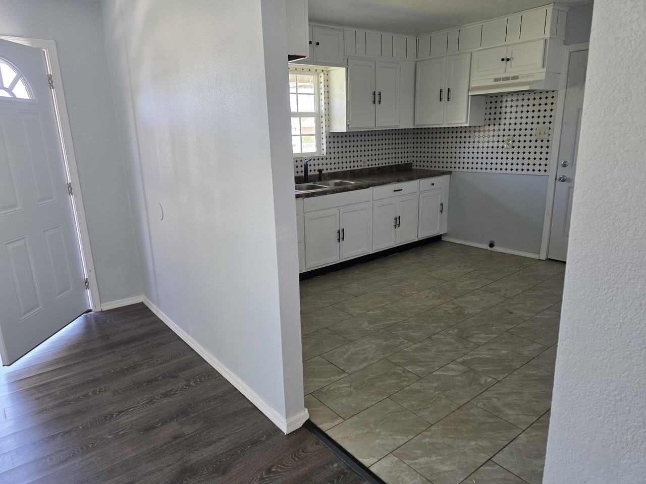 404 S Spruce Ave #1 - Photo 4 of 11