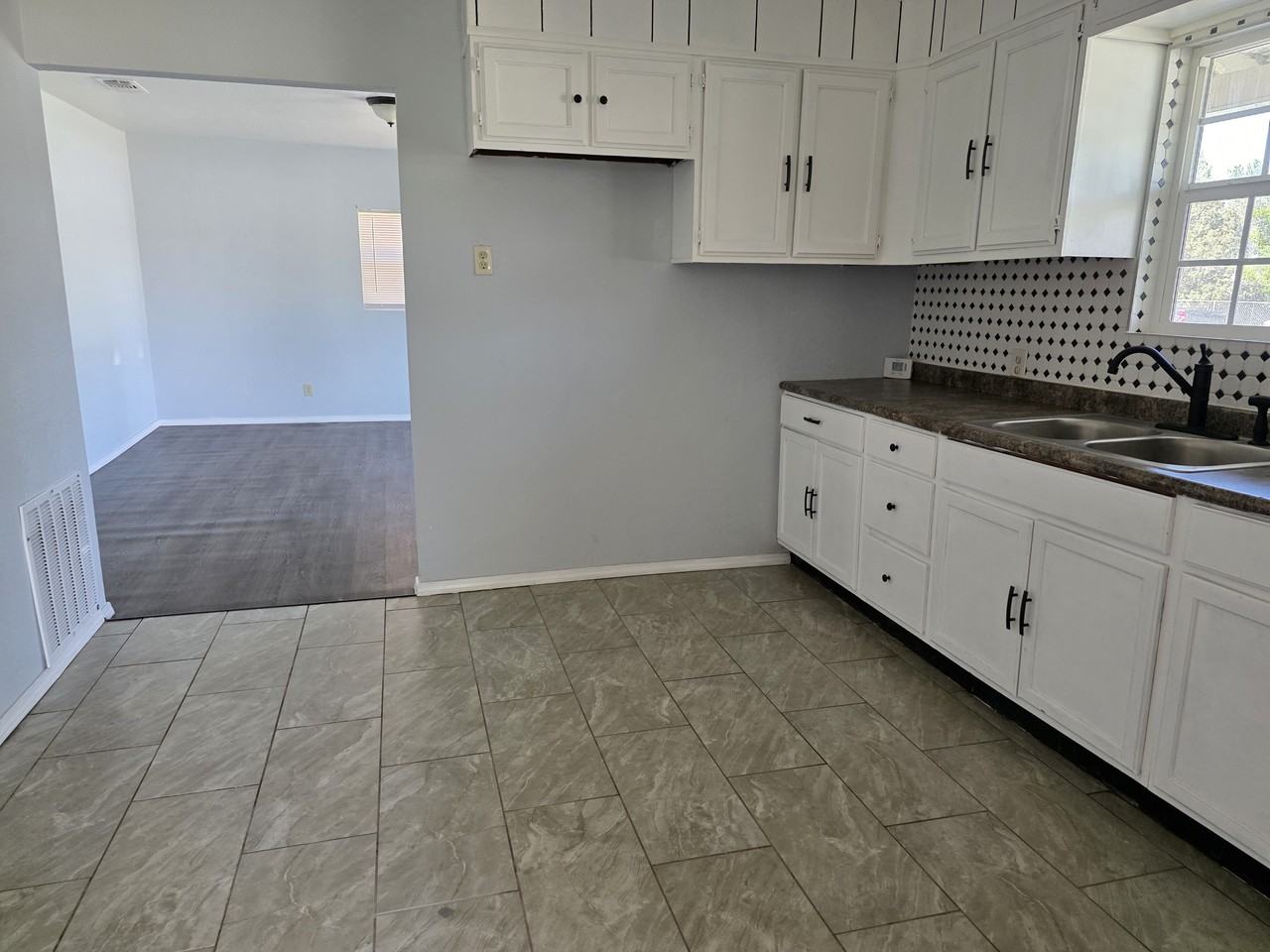 404 S Spruce Ave #1 - Photo 5 of 11