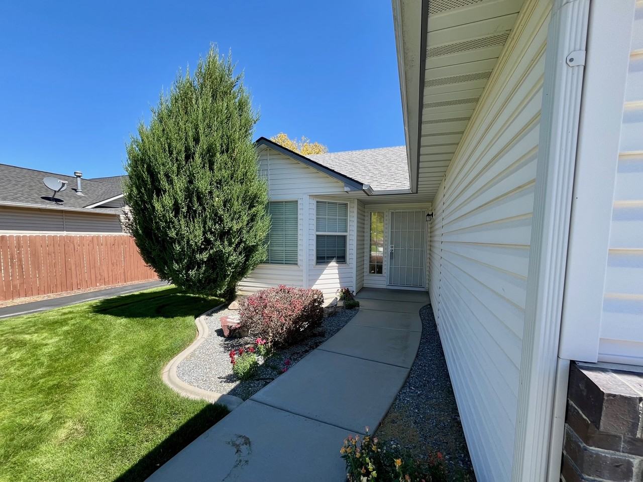 16426 N Asbury Dr - Photo 3 of 30