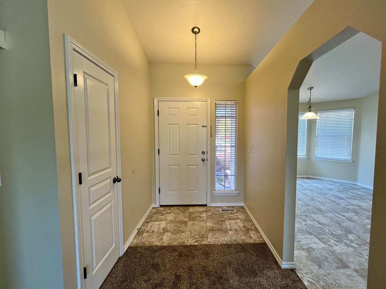 16426 N Asbury Dr - Photo 4 of 30