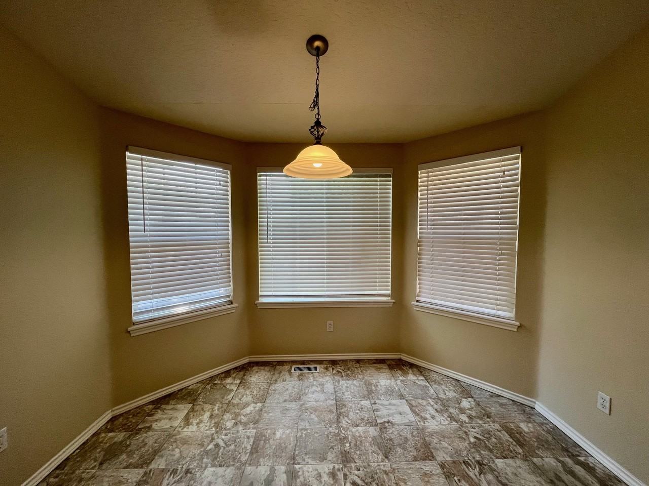 16426 N Asbury Dr - Photo 5 of 30