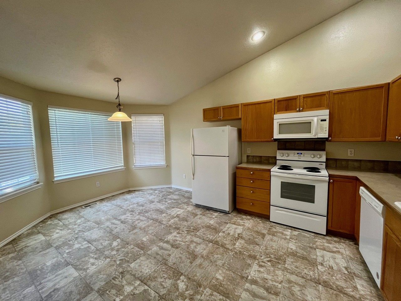 16426 N Asbury Dr - Photo 6 of 30