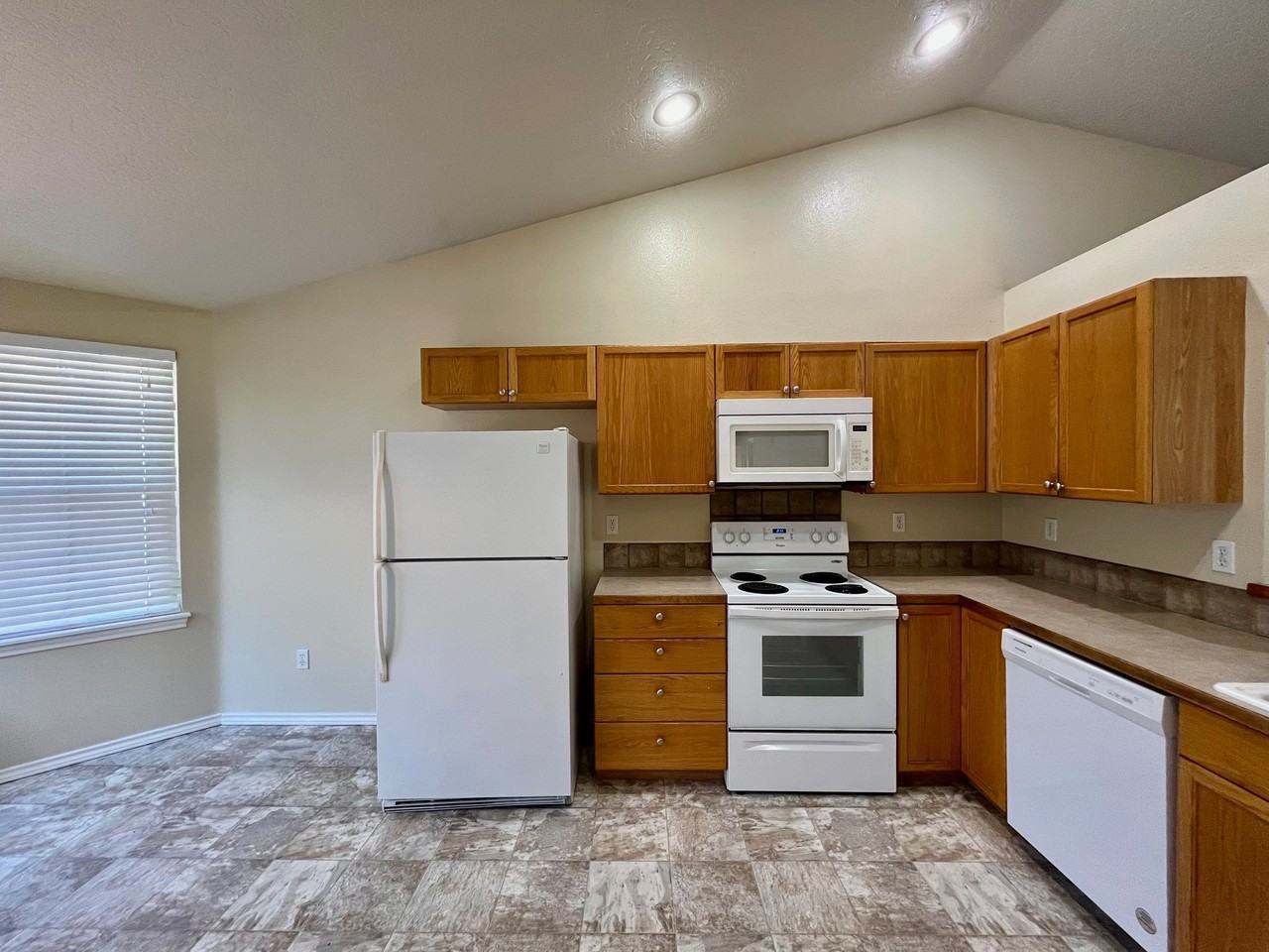 16426 N Asbury Dr - Photo 7 of 30