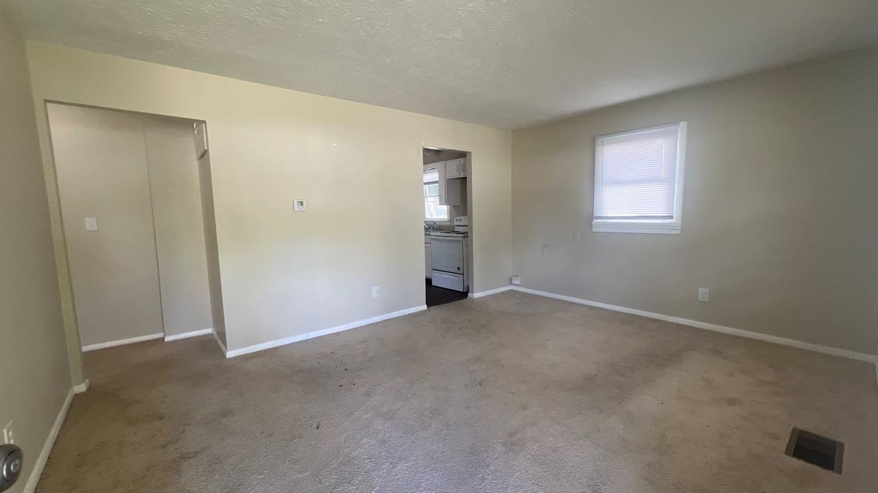 2250 N Goodlet Ave #2250 - Photo 4 of 9