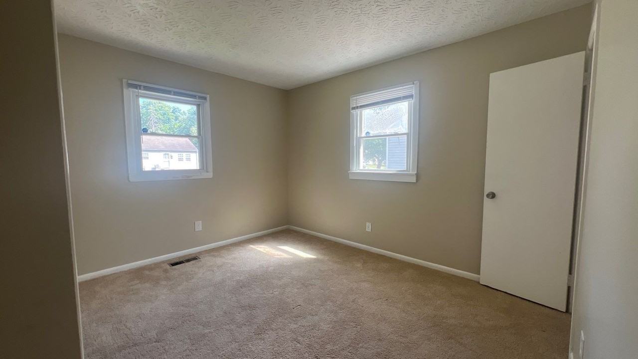2250 N Goodlet Ave #2250 - Photo 5 of 9