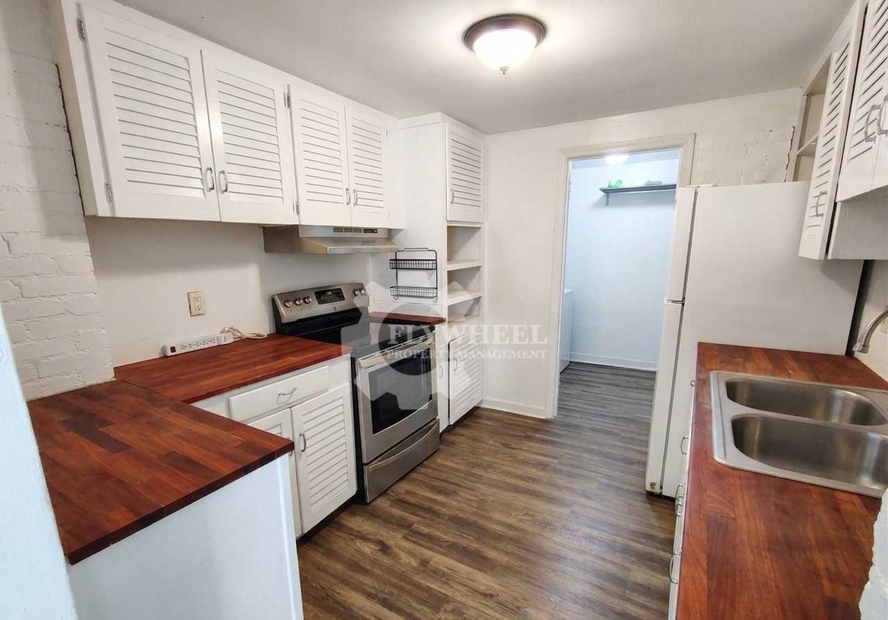 910 S Crest Rd #B - Photo 3 of 12
