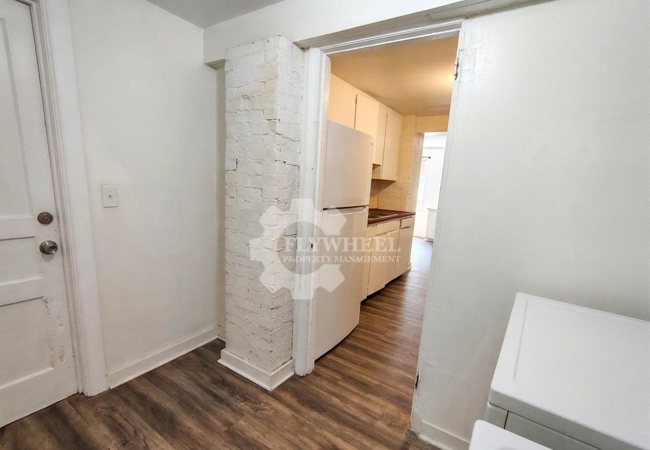 910 S Crest Rd #B - Photo 5 of 12