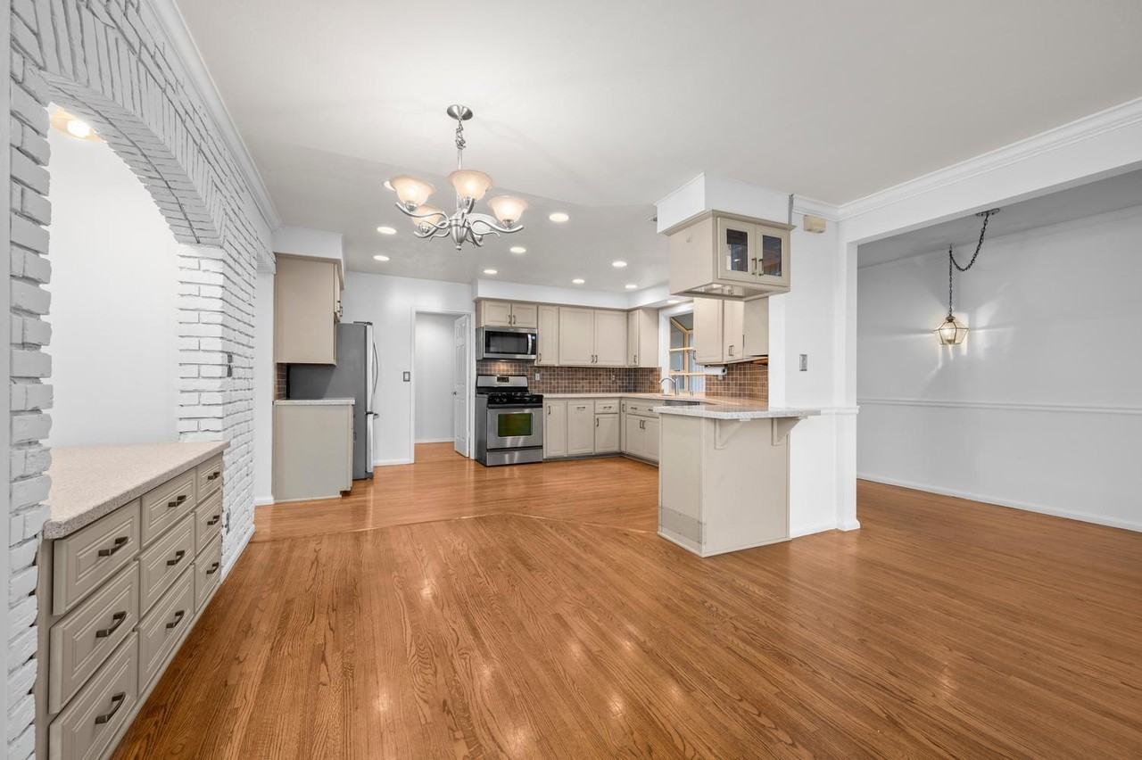 14132 Carfax Ave #1 - Photo 4 of 24