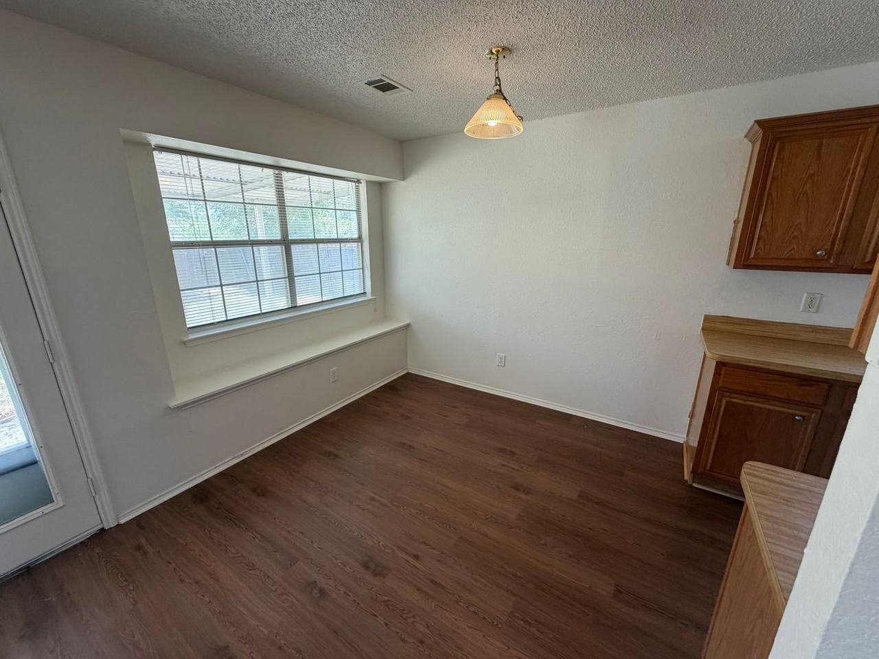 1013 Shadybrook Ln - Photo 2 of 12