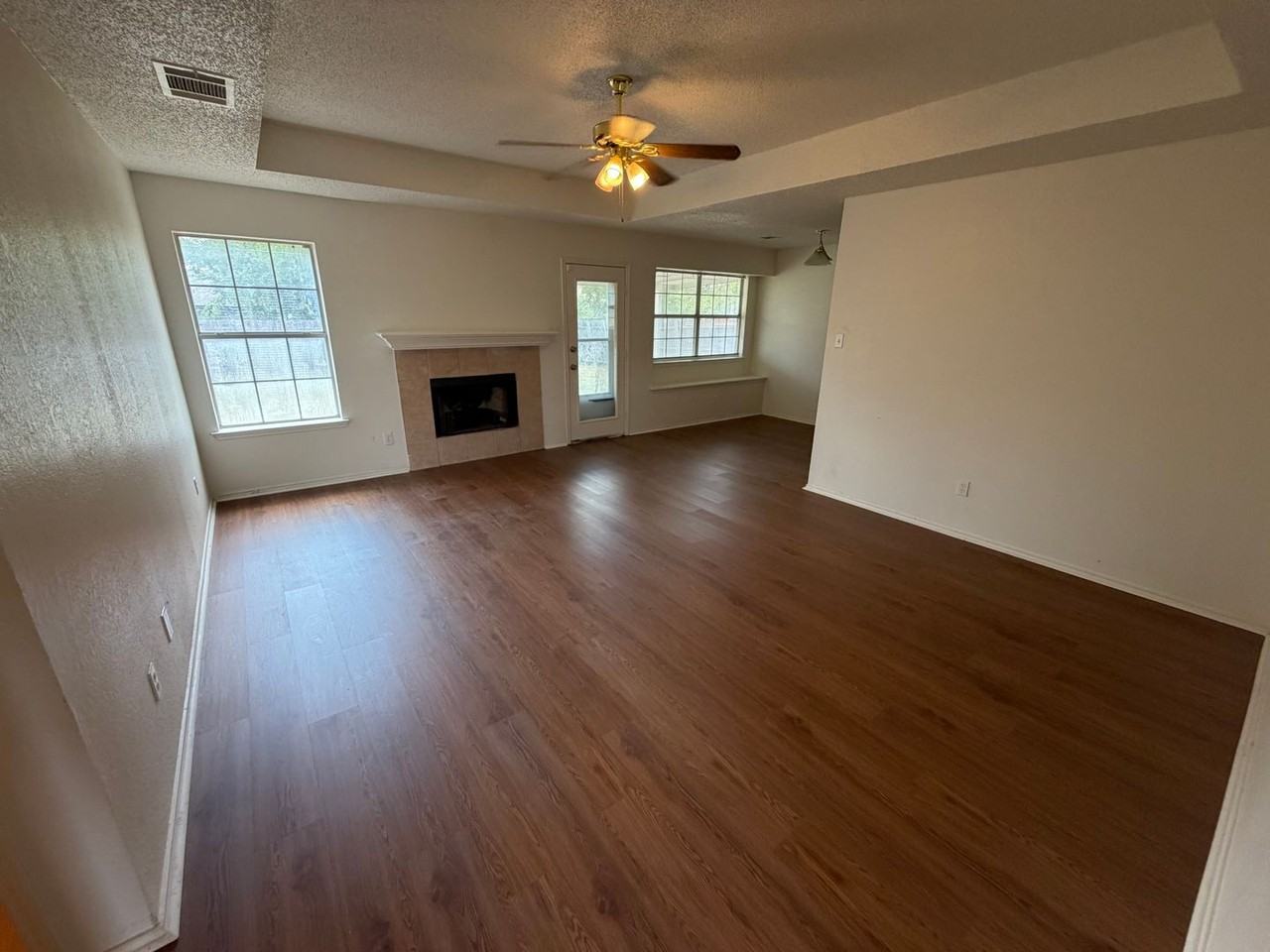 1013 Shadybrook Ln - Photo 4 of 12