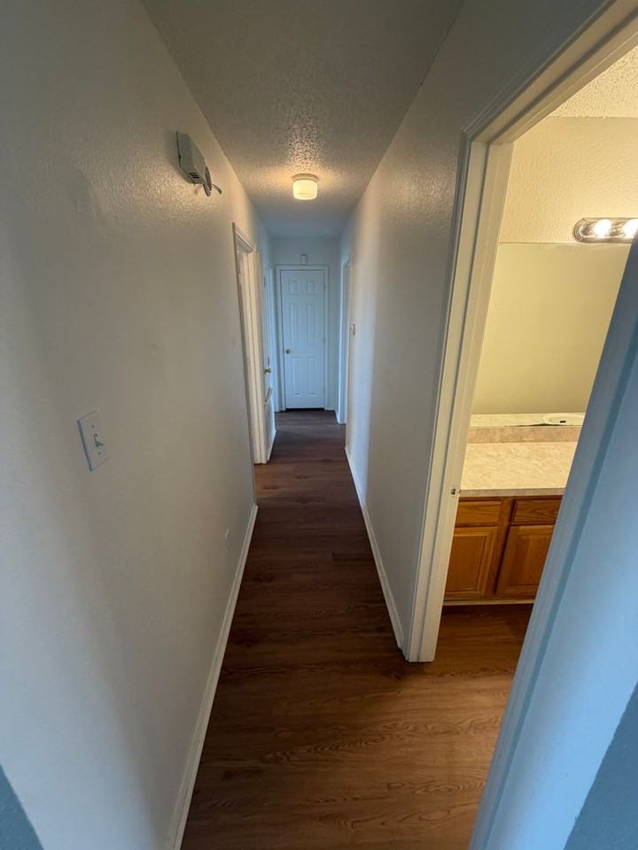1013 Shadybrook Ln - Photo 6 of 12