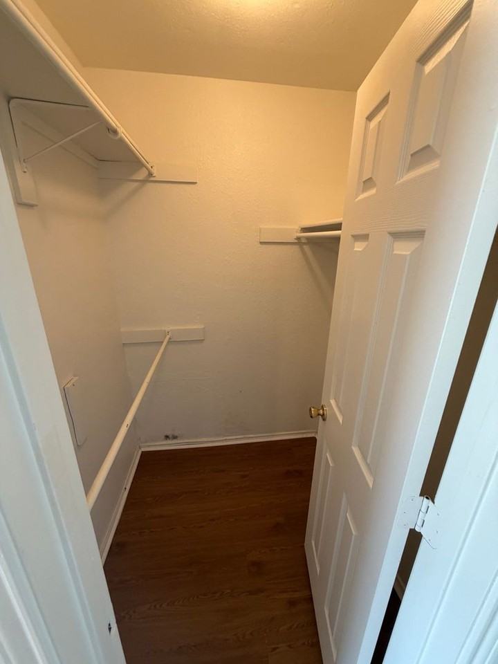 1013 Shadybrook Ln - Photo 7 of 12