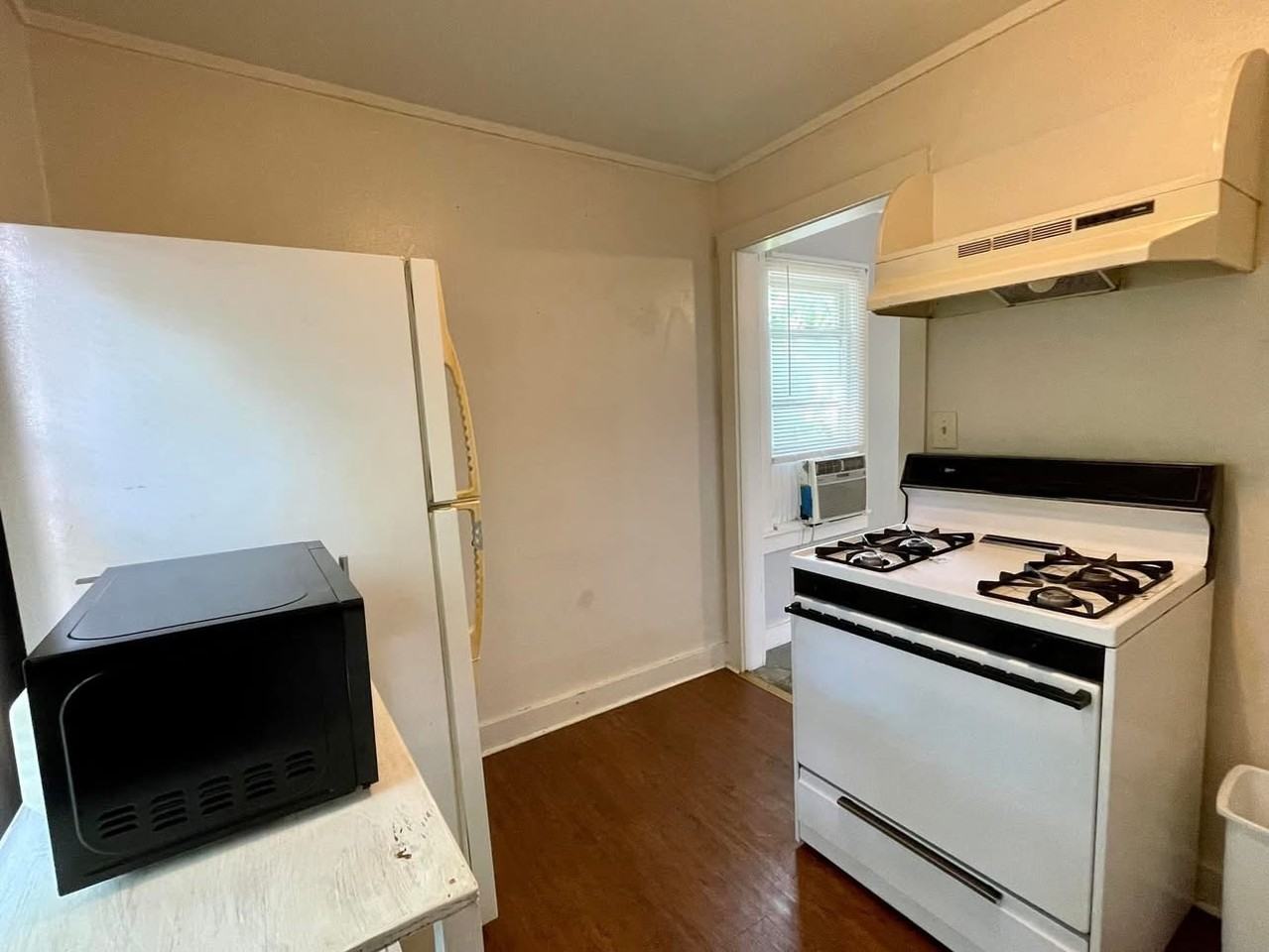 531 1/2 G St Nw #1 - Photo 3 of 16