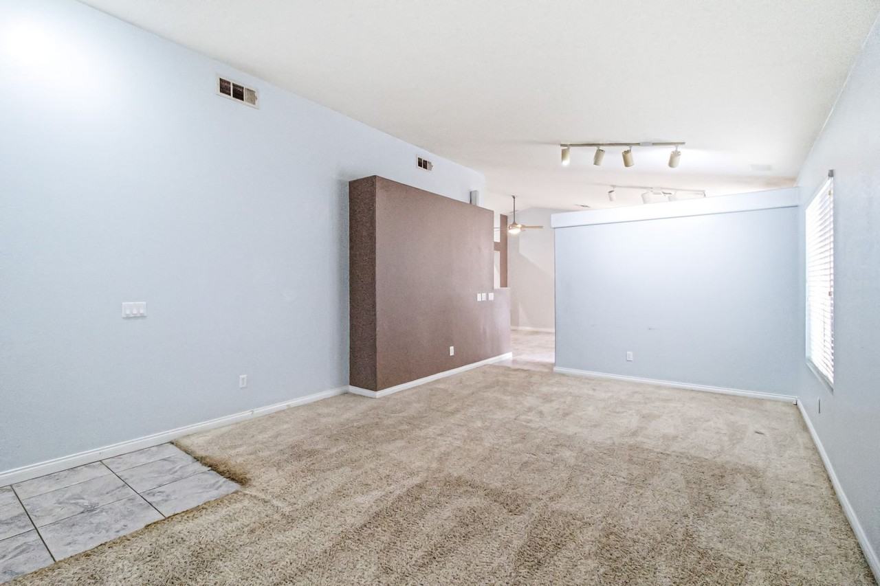 2407 Worchester Rd - Photo 4 of 28