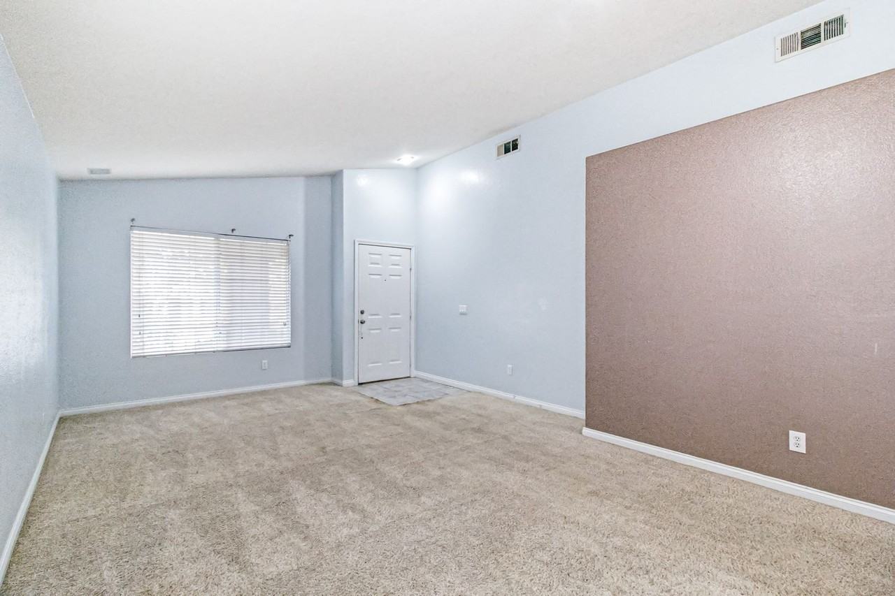 2407 Worchester Rd - Photo 5 of 28