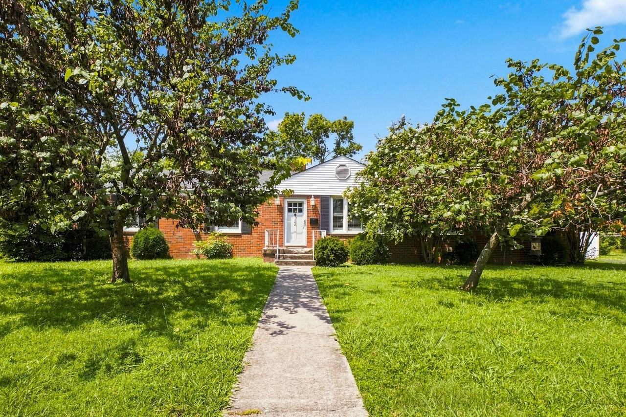 122 Hammond Ave - Photo 2 of 33