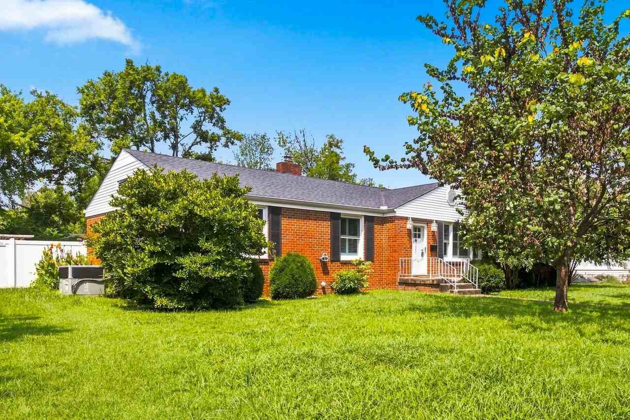 122 Hammond Ave - Photo 4 of 33