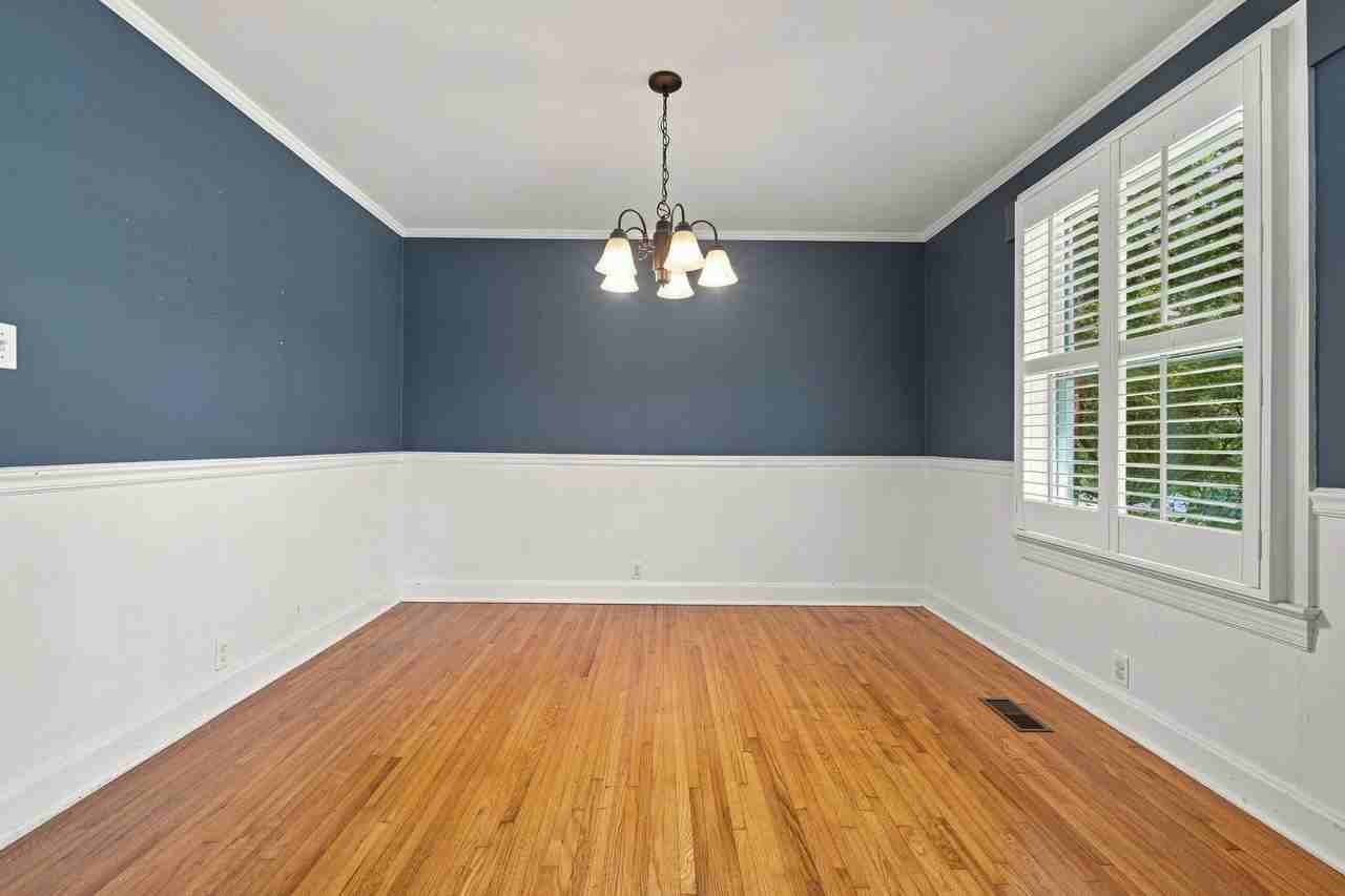 122 Hammond Ave - Photo 7 of 33