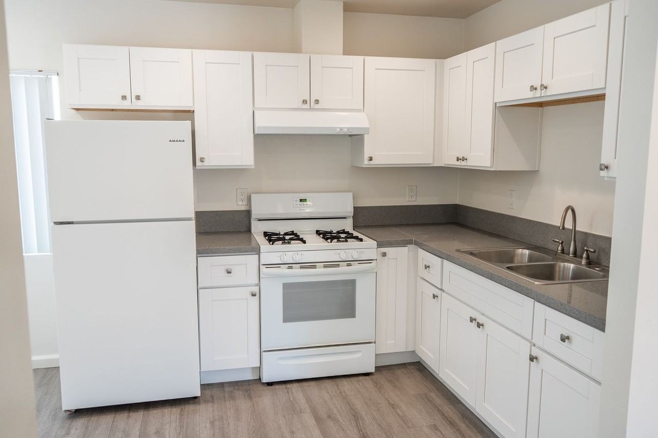 814 4th St - Photo 2 of 13