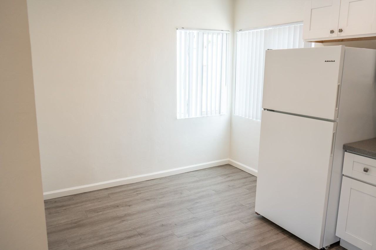 814 4th St - Photo 7 of 13