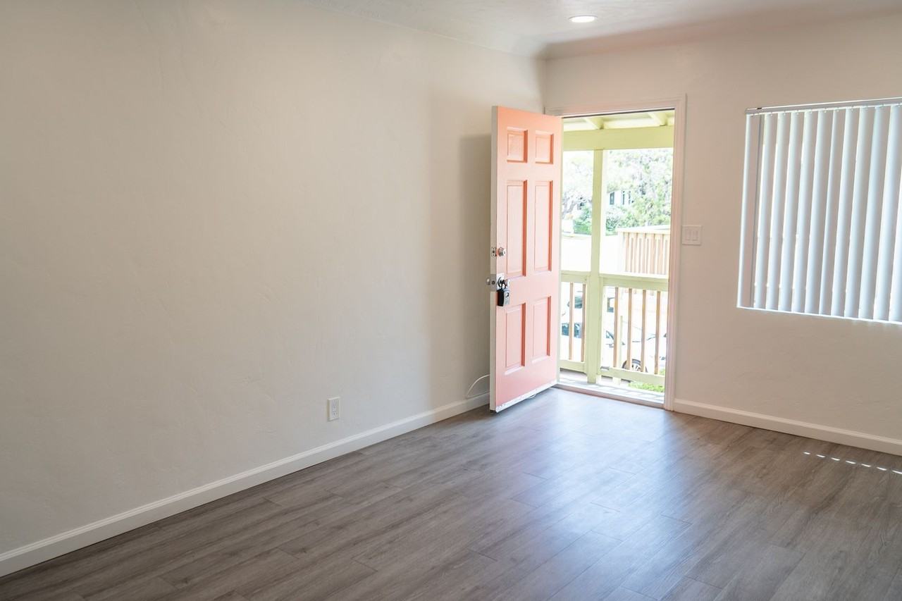 814 4th St - Photo 3 of 13