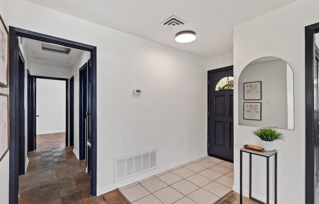 165 Antigua Dr #1 - Photo 4 of 11