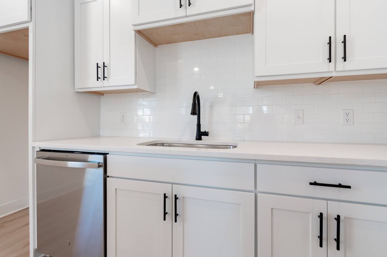 1676 N Leverett Ave #2 - Photo 5 of 23