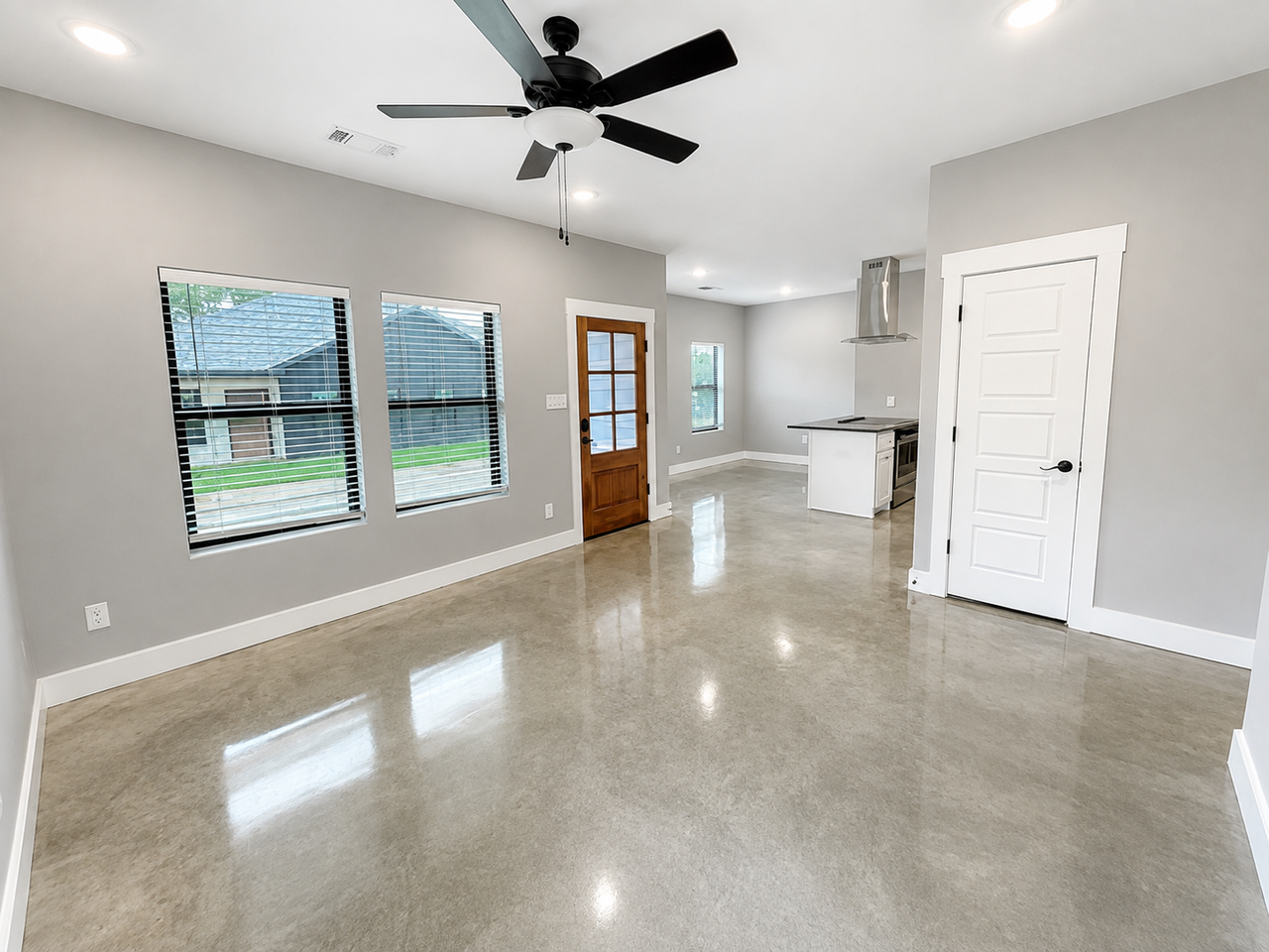 1213 Oak Dr #101 - Photo 2 of 10