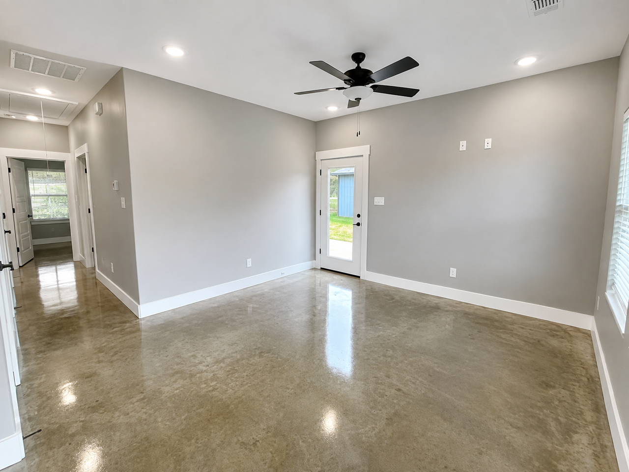 1213 Oak Dr #101 - Photo 3 of 10