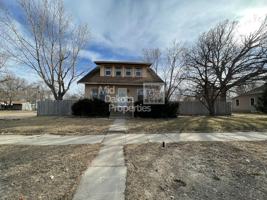 featured image of 801 W 5th Ave