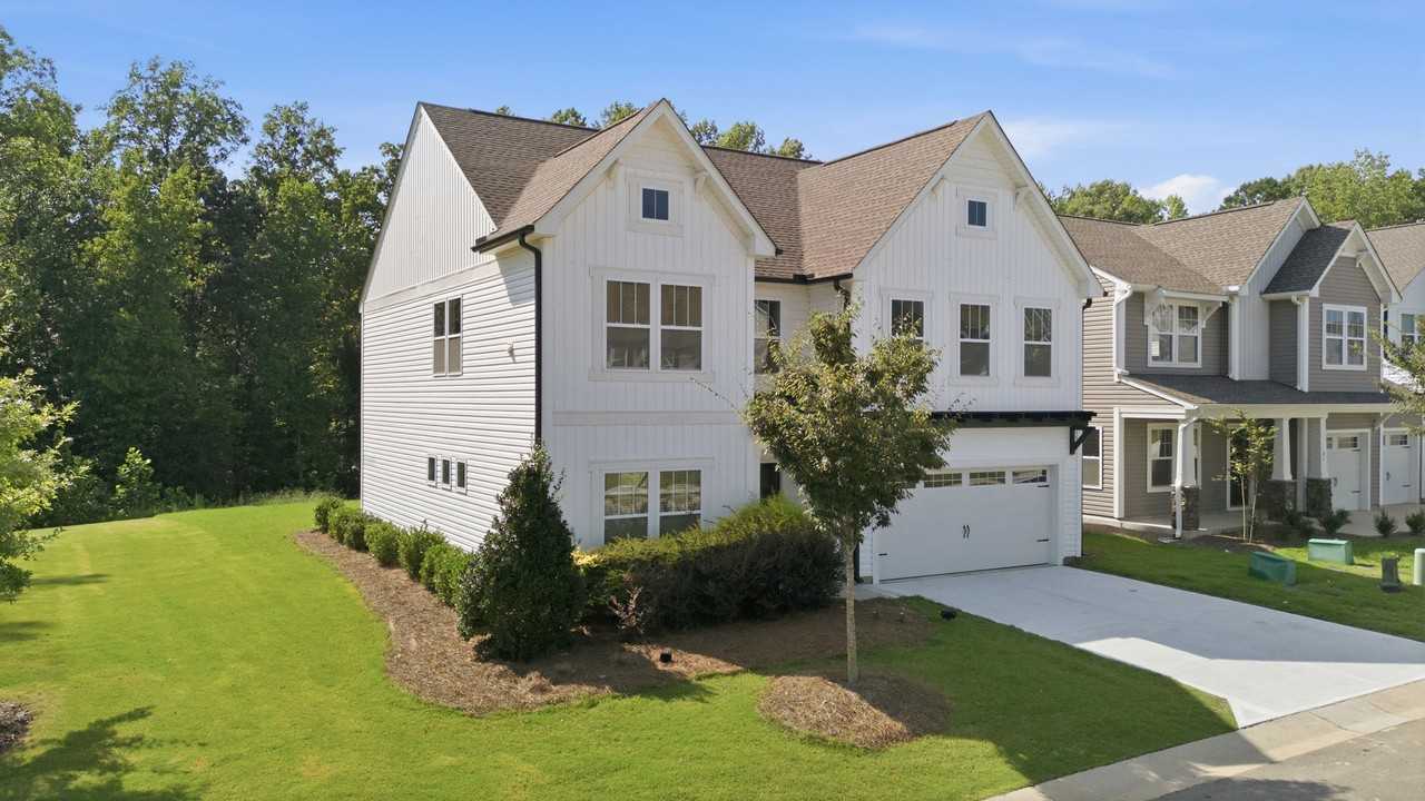 29 Manor Stone Dr #1 - Photo 4 of 43