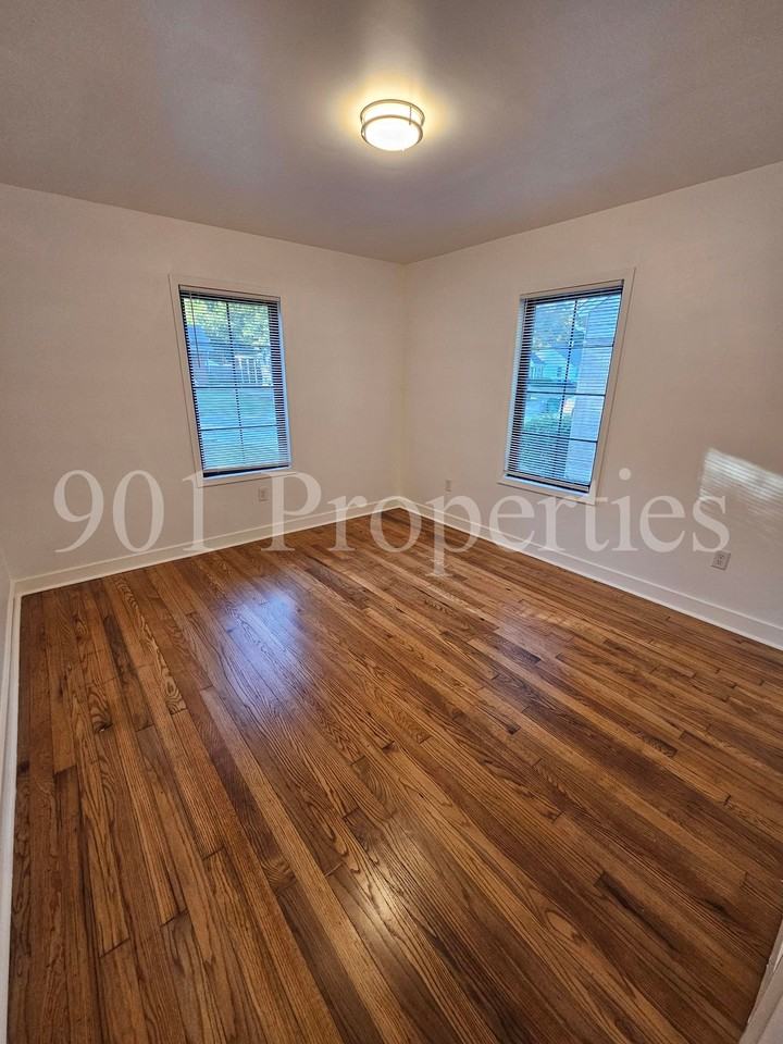 94 E Lafayette Cir #1 - Photo 4 of 10