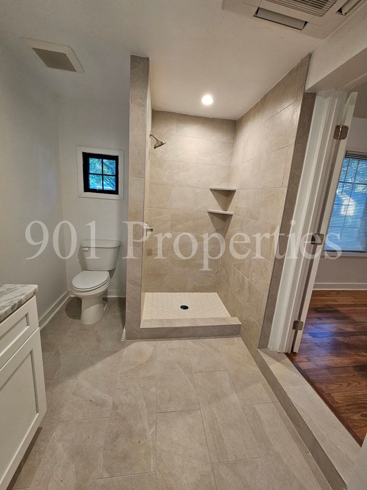 94 E Lafayette Cir #1 - Photo 5 of 10