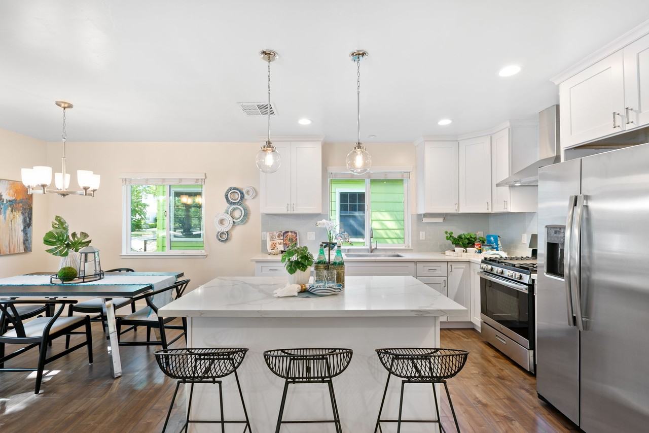 861 54th St #861 - Photo 5 of 12