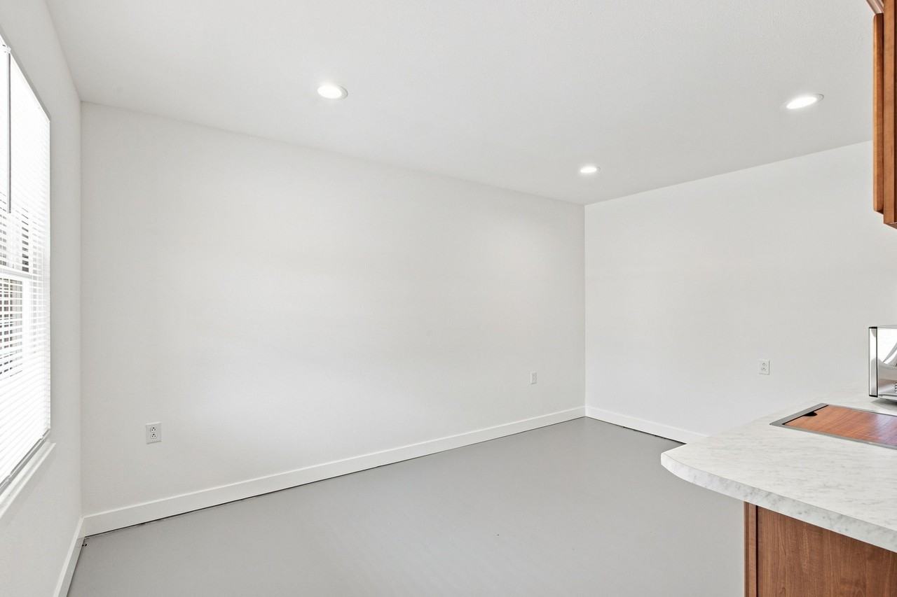 1241 1241 West Ashley RoadUnit 107 #107 - Photo 3 of 11
