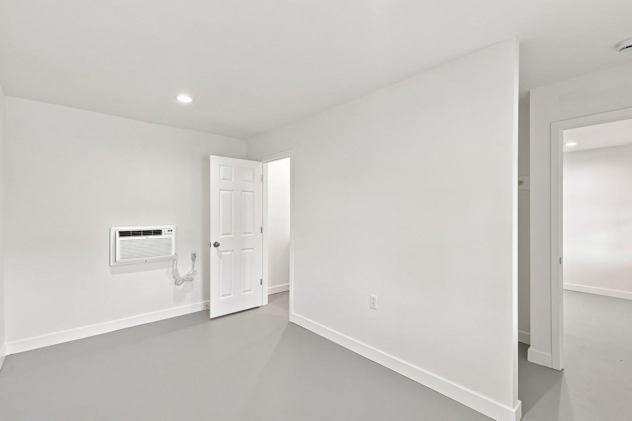 1241 1241 West Ashley RoadUnit 104 #104 - Photo 3 of 10